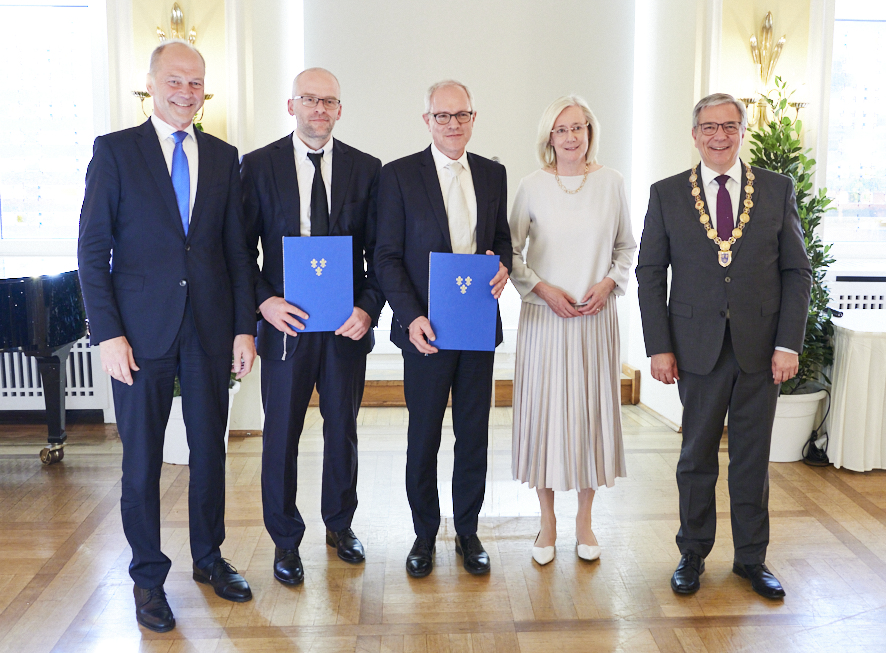 Foto von der Auszeichnung des Carol-Nachman-Preises an Oliver und Jörg Distler